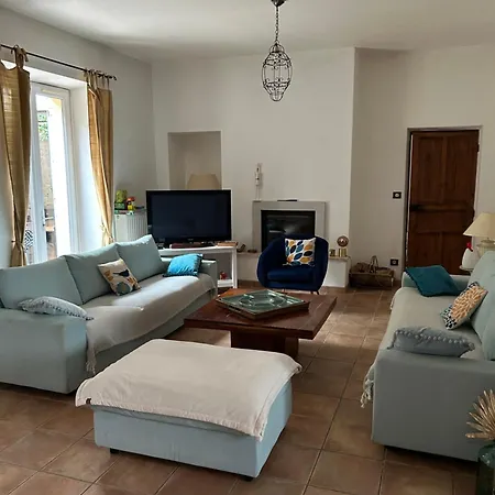 Maison Avec Piscine Entre Gard Et Ardeche Holiday home *